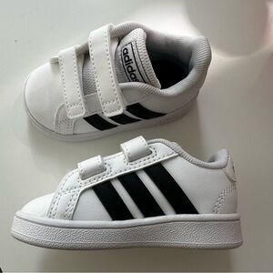 ADIDAS Kid’s Originals NWOT